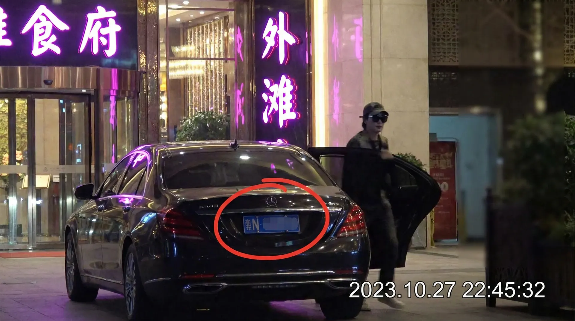 福建兄妹 - 经典影视合集 | 高清在线观看 | 福建兄妹视频资源库 - 豪车餐厅外被拍